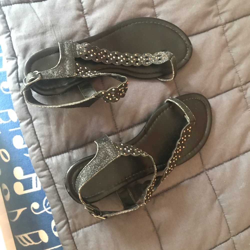 Women’s black sandals